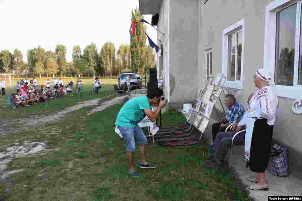 Fotografii &quot;instant&quot; pentru săteni