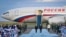На фото: Очільник Росії Володимир Путіна прилетів у Казахстан на лайнері  Ту-214. Україна попередила ICAO, що небо Росії не є безпечним для міжнародних перельотів, оскільки РФ веде повномасштабну війну і отримує удари у відповідь 