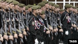 До сих пор в Чечне можно было служить только, к примеру, в полку специального назначения имени Ахмада Кадырова МВД ЧР