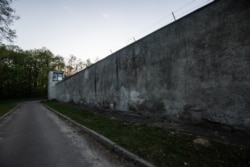 Стіни з колючим дротом Київського міського центру судово-психіатрічної експертизи