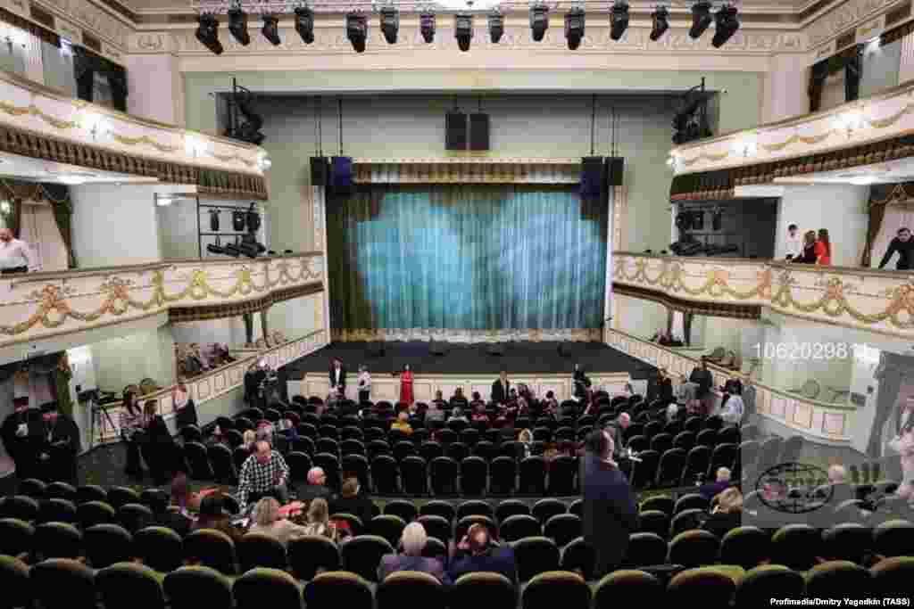 The stage of the rebuilt theater.Old photos show the decor and layout have been fundamentally changed inside the building.
