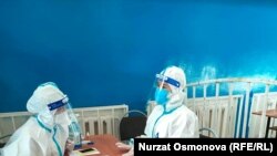 Медицина кызматкерлери пандемиядагы иш учурунда. Июль, 2020-жыл.