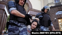 Задержание протестующей на акции оппозиции в Москве, 27 июля 2019 года