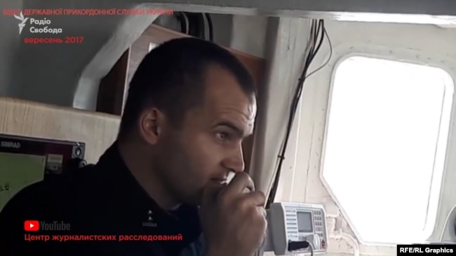 Заступник начальника штабу Одеського загону морської охорони Грабовський запитує у росіян по радіозв'язку, чому вони перебувають поблизу українського газового родовища