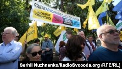 Під час акції протесту під Верховною Радою України з вимогою ухвалити новий закон про вибори. Київ, 17 травня 2018 року 