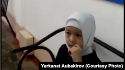 Ученица школы № 29 города Павлодара Халида Аубакирова, которую не пустили на занятия из-за платка. 12 марта 2018 года.