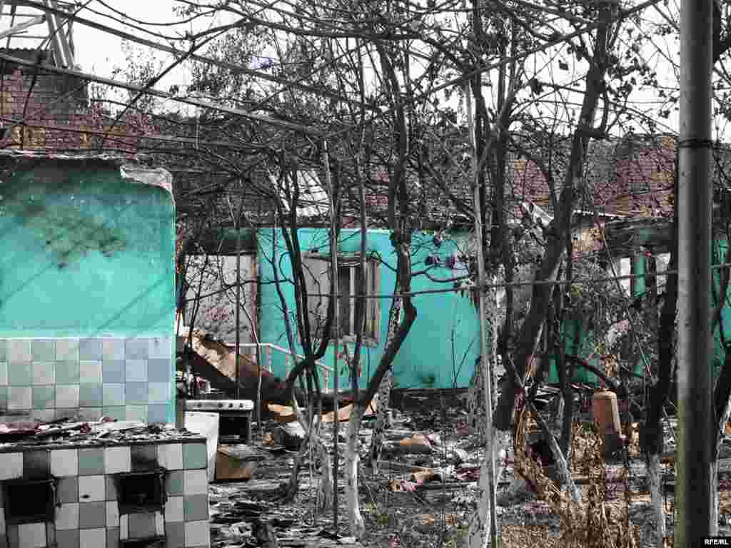 Scene of destruction in Osh's ethnic Uzbek Cheremushky neighborhood -  