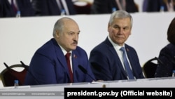 Аляксандар Лукашэнка і Ўладзімер Андрэйчанка на 6-м Ўсебеларускім народным сходзе