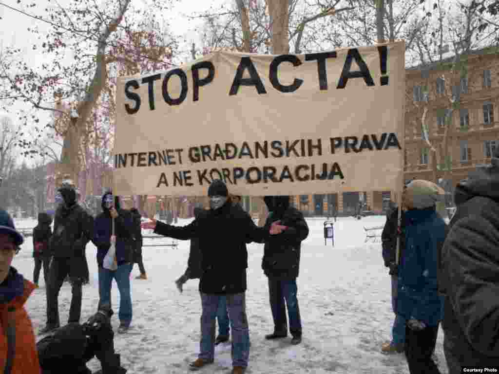 Zagreb - Demonstracije u znak protivljenja međunarodnom sporazumu o borbi protiv falsifikovanja ACTA, 11.02.2011. Foto: Građanska akcija 