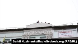 Міхэіл Саакашвілі забраўся на дах дома, пакуль у яго адбываецца ператрус