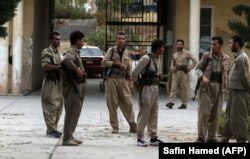 تصاویری از تمرین نظامی اعضای گروه پیشمرگه وابسته به حزب دموکرات کردستان ایران در اربیل عراق در آبان ماه ۹۶