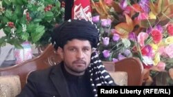 د ولايتي شورا وکيل سردار ملنګزوی راغی او په خپله د حوزې امر او پوليس يې وهلی ډبولي
