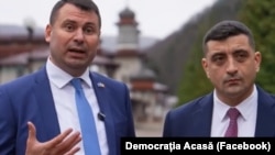 Liderul „Democrației Acasă”, Vasile Costiuc (stânga) într-o fotografie cu George Simion, liderul Alianței pentru Unirea Românilor (AUR) 