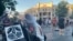 Blokada saobraćajnice ispred Pravnog fakulteta u Beogradu zbog hapšenja demonstranata, 3. jul 2025.