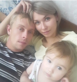 Семья Филонович, пострадавшая от наводнения, из поселка Октябрьский