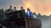 Росіяни гуртуються, даючи відсіч пожежам 