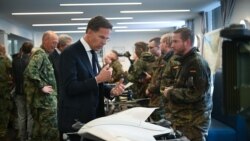 Generalni sekretar NATO-a Mark Rutte njemačko-holandskom korpusu u Münsteru, 1. oktobra.