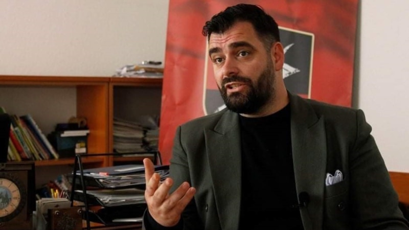 Mustafi pred saslušanje: Politički progon zbog isticanja zastave Albanije