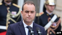 Sebastijan Lekornu tokom govora na ceremoniji primopredaje dužnosti u hotelu Matinjon u Parizu 10. septembra 2025. godine.