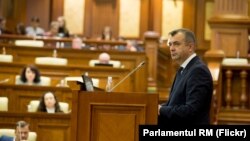 Premierul Ion Chicu în Parlament (arhivă)