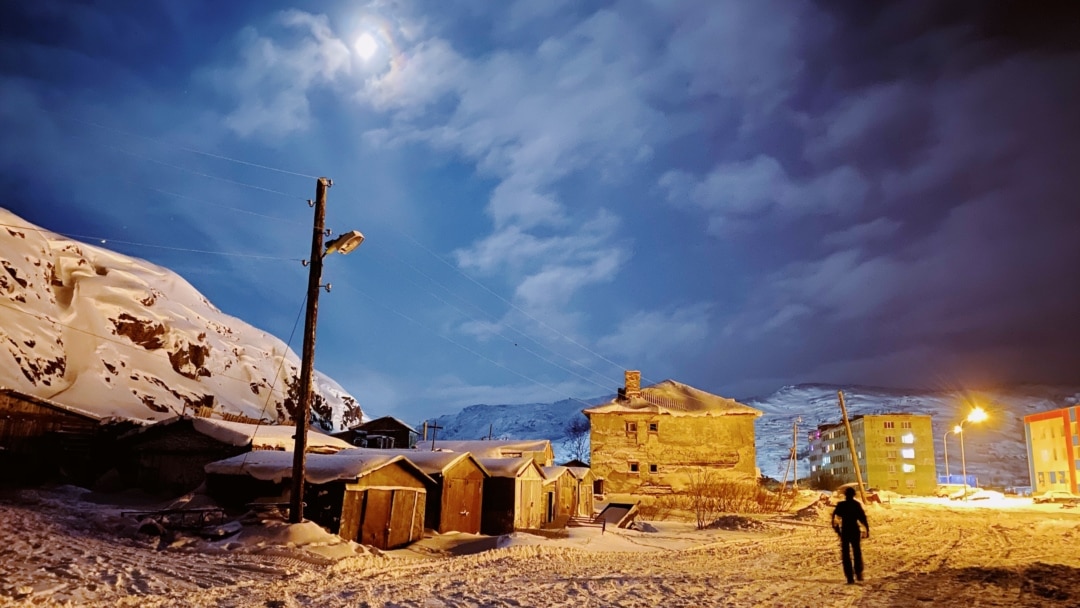 Forty Days Of Darkness: Winter In Russia's Arctic Capital