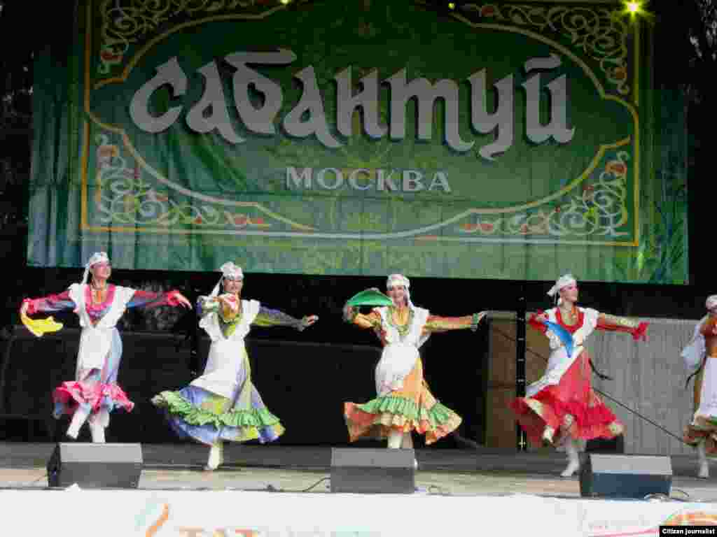 Нури Сираҗи фотосы - Татар авыл кызлары биюе