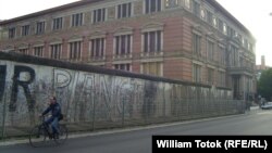 Un fragment din Zidul Berlinului, 23 septembrie 2012