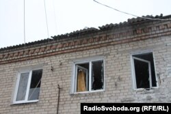 В многоквартирных домах Новолуганска выбито большое количество окон
