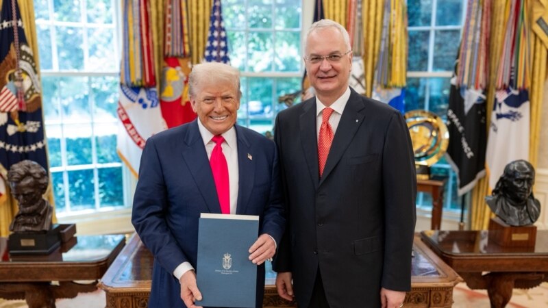Srbski veleposlanik v ZDA predal poverilna pisma Trumpu in ga povabil v Beograd