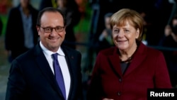 Francois Hollande dhe Angela Merkel që kanë marrë pjesë në ndërmjetësimin e marrëveshjes së Minskut