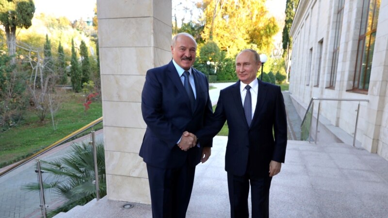 Лукашенко менен Путиндин сүйлөшүүсү беш саатка созулду