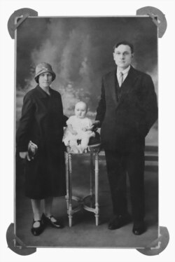 Ганна, Зэня і Ян Шэмісы. Францыя. 1931 год