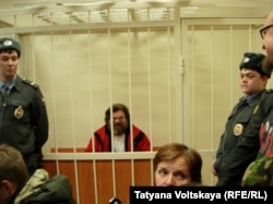 Активист "Гринпис" Роман Долгов в зале суда