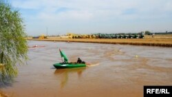 Празднование ежегодного фестиваля «Капля воды – крупица золота» на берегу Каракумского канала, Ашхабад (архивное фото) 