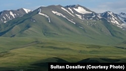 Қырғызстандағы таулы аймақ. Көрнекі сурет