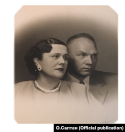 Тимофій Сосновий разом із дружиною Єлизаветою. Фото початку 1950-х років. Фото надане Олександром Салтаном