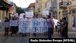 Архивска фотографија: Протести против поскапувањето на струјата, парното и горивата во Битола. 