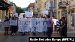 Протести против поскапувањето на струјата, парното и горивата во Битола.