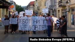 Протести против поскапувањето на струјата, парното и горивата во Битола.