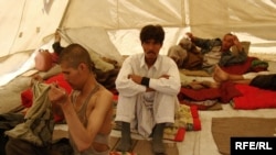شماری از افراد معتاد به مواد مخدر در یکی از مراکز تداوی معتادان در کابل. عکس از آرشیف