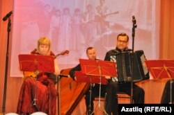 “Ялкынлы яшьлек” ансамбле чыгыш ясый