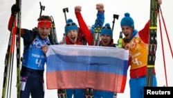 Антон Шипулин (крайний слева) на Олимпиаде в Сочи, 22 февраля 2014 года 