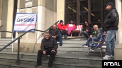 Građani zaduženi u "švajcarcima" iz udruženja "Švajcarski franak Srbija" u martu su protestovali ispred Vrhovnog kasacionog suda u Beogradu