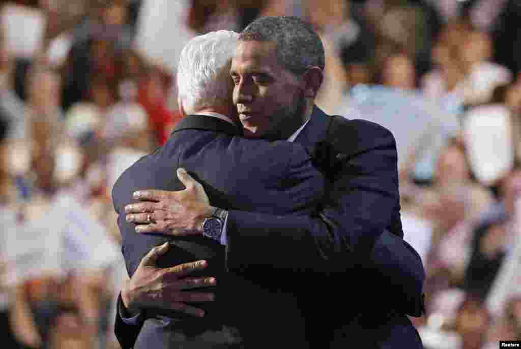 Predsjednik Barack Obama i Bill Clinton, bivši predsjednik SAD-a, Charlotte, Sjeverna Carolina, 5. septembar 2012. Foto: Reuters / Larry Downing 