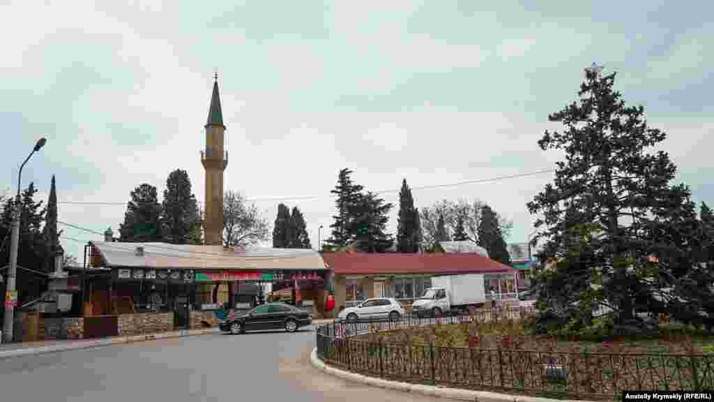Yerli sakinler "alqa" degen yerden Yalta ve başqa şeerlerge avtobuslar kete