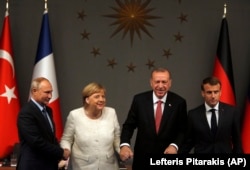 Участники саммита по Сирии: Владимир Путин, Ангела Меркель, Реджеп Эрдоган, Эммануэль Макрон. Стамбул, 27 октября 2018 года