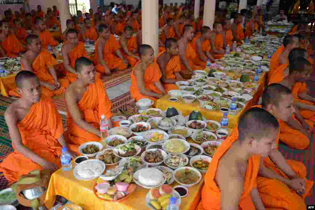 OCTOBER 9, 2012 -- Buddist monks chant during the Pchum Ben festival -- the festival of the dead -- at a pagoda in Phnom Penh. Pchum Ben is a popular holiday in Cambodia and consists of 15 days of prayers for the deceased, visits to temples, and the bringing of food to monks. (AFP/Tang Chhin Sothy)