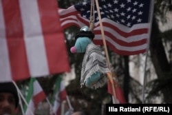 Pe 1 martie 2026, la Tbilisi a avut loc o demonstrație de solidaritate cu Iranul, atacat la 28 februarie de SUA și Israel.