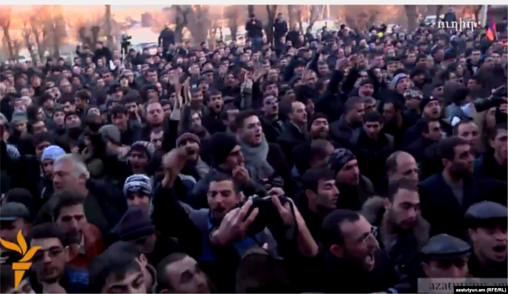 Армения - Акция протеста в связи с убийством шести человек в Гюмри, совершенным предположительно, российским солдатом Валерием Пермяковым, Гюмри, 15 января 2015 г.