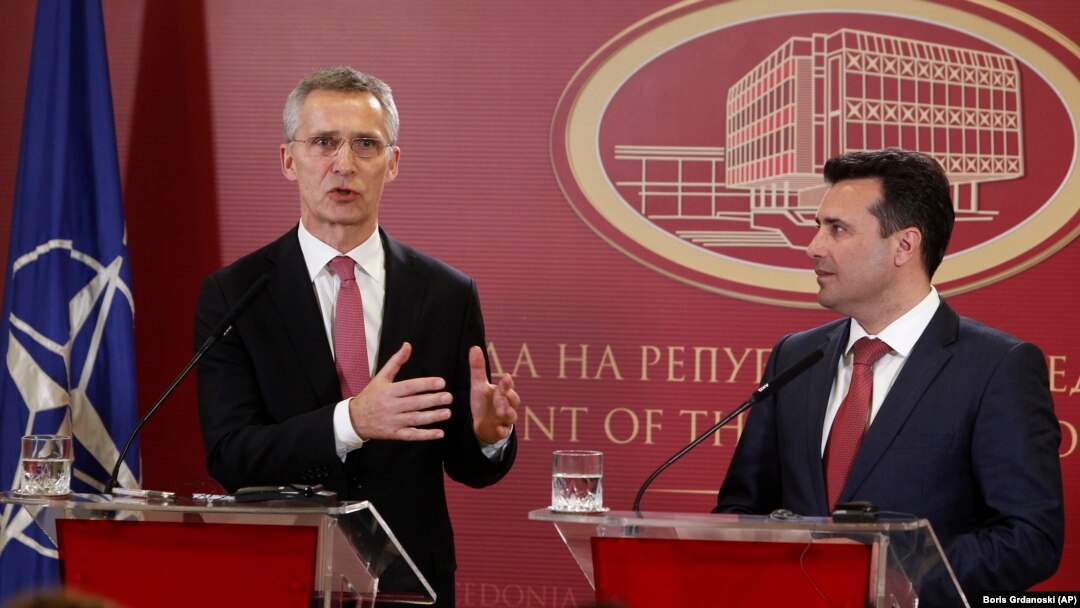 Генсек НАТО с премьером Македонии Зораном Заевым 